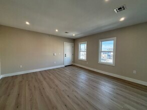 130 Elm St, Unit 3 in Newark, NJ - Building Photo - Building Photo