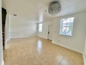 8193 W 36th Ave in Hialeah, FL - Building Photo - Building Photo