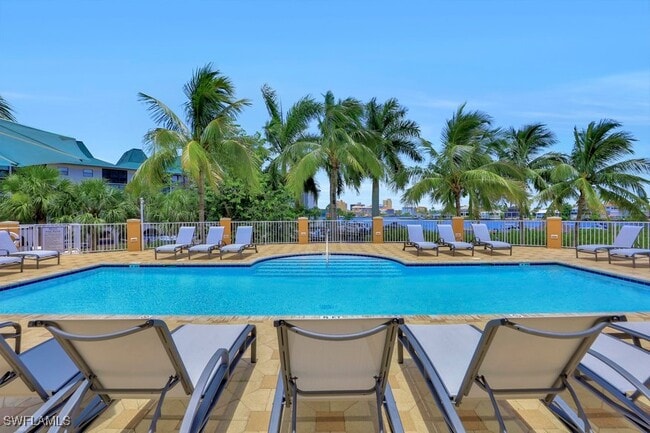 property at 470 Launch Cir