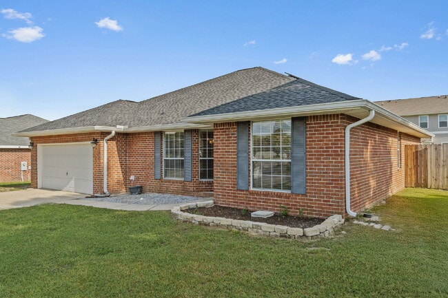 203 Citadel Ln in Crestview, FL - Building Photo - Building Photo