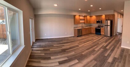 3215 S 12th St in Lebanon, OR - Building Photo - Building Photo