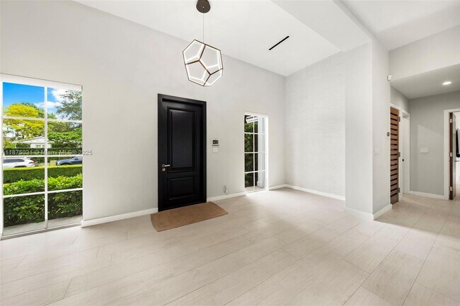 4380 Lake Rd in Miami, FL - Building Photo - Building Photo