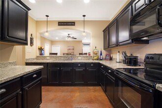 111 Kimber Ln in College Station, TX - Building Photo - Building Photo