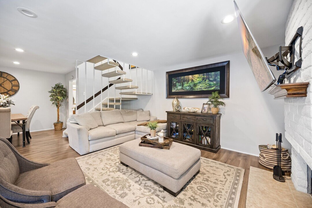 5921 Caminito Chiapas in San Diego, CA - Building Photo