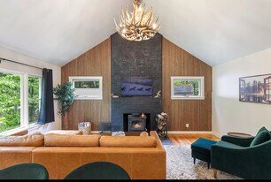 45 Dover Hill Rd in Dover, VT - Building Photo