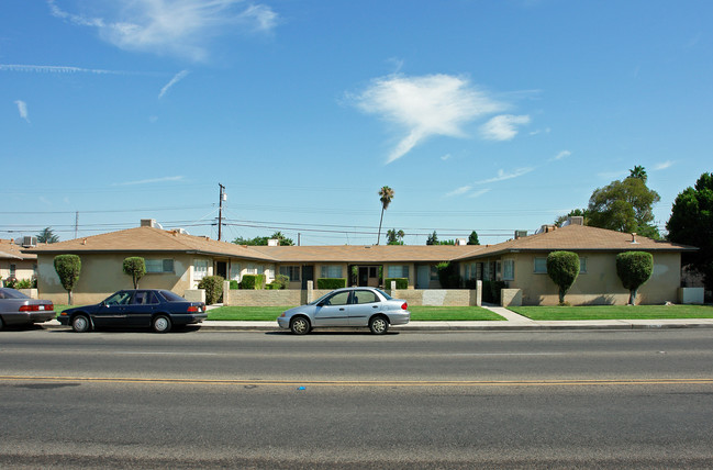 3487 E Clinton Ave in Fresno, CA - Building Photo - Building Photo