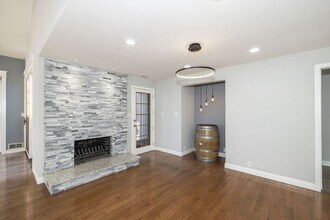 714 E Charleston Rd in Palo Alto, CA - Building Photo - Building Photo