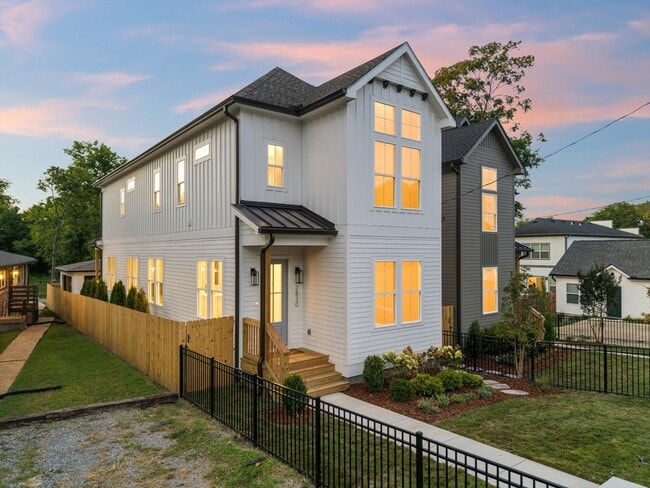 2830 Clifton Ave in Nashville, TN - Foto de edificio - Building Photo