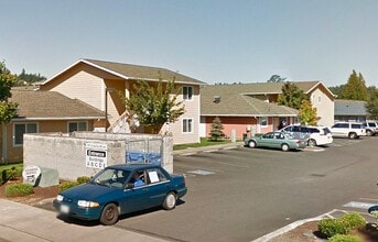 111 Virginia Dr in Centralia, WA - Building Photo - Building Photo