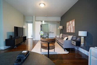 45 Carlton St in Brookline, MA - Building Photo - Building Photo