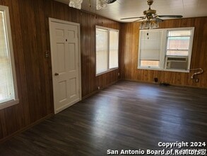 210 Menlo Blvd in San Antonio, TX - Building Photo - Building Photo