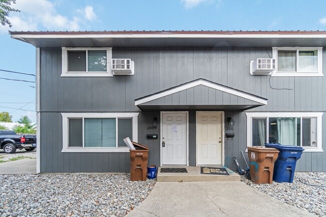 property at 2015-2015 E Desmet Ave