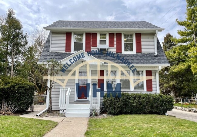 1113 Robertson St in Wauwatosa, WI - Building Photo - Building Photo
