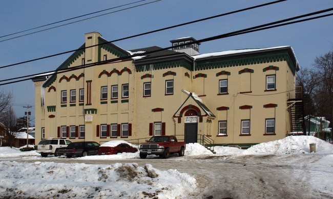 Victorian apartments in Rome, NY - Foto de edificio - Building Photo
