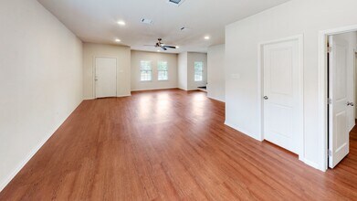 4400 Milam St in Bryan, TX - Building Photo - Building Photo