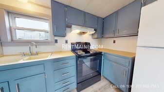 513 Main St, Unit 11-11C-W in Vassalboro, ME - Building Photo