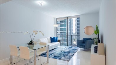 1060 Brickell Ave, Unit 1811 in Miami, FL - Building Photo - Building Photo