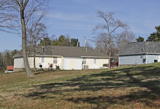 36 Clara Dr in Ringgold, GA - Foto de edificio - Building Photo