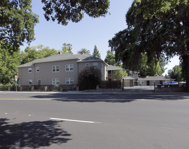 300 4th St in West Sacramento, CA - Foto de edificio - Building Photo