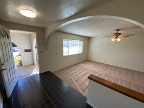 9033 La Valencia Ct in Elk Grove, CA - Building Photo - Building Photo