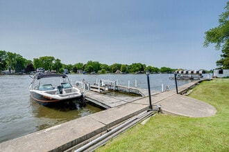 811 N River Rd in McHenry, IL - Building Photo - Building Photo