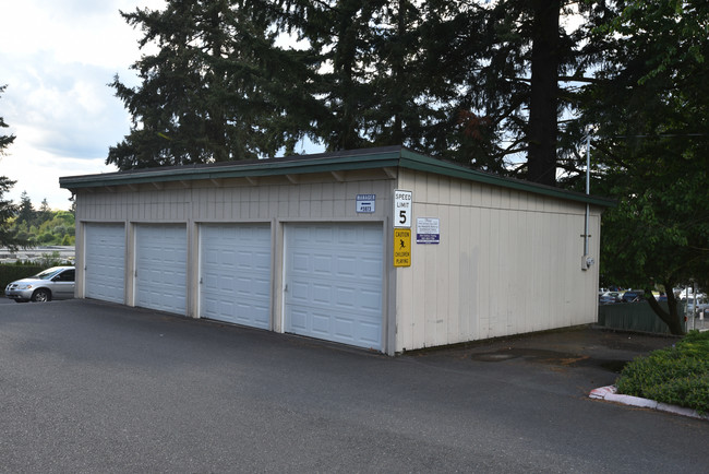 Skynat Apartments in Portland, OR - Building Photo - Building Photo