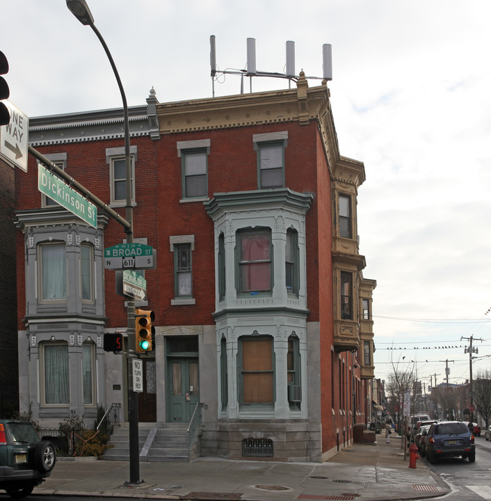 1443 S Broad St in Philadelphia, PA - Building Photo