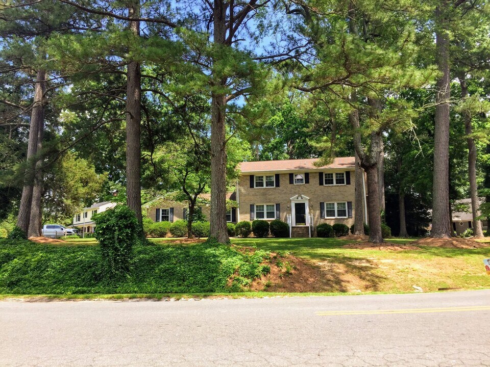 203 Continental Dr in Durham, NC - Building Photo