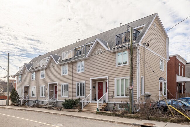 1-11 Bertrand St