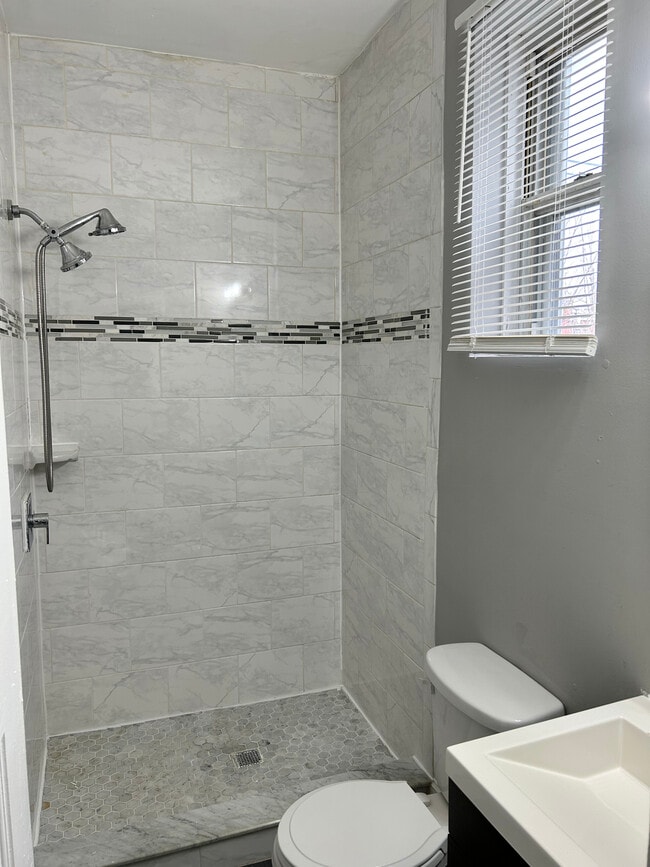 2029 S Frazier St, Unit unit 1 in Philadelphia, PA - Foto de edificio - Building Photo