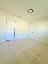 7000 Hibiscus Ave S, Unit 2 in South Pasadena, FL - Building Photo - Building Photo