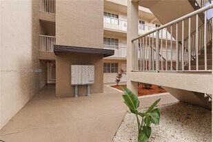 6065 NW 186th St in Hialeah, FL - Building Photo