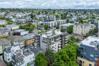 Danielle Condominums in Seattle, WA - Foto de edificio - Building Photo