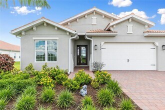 18006 Sandtrap Dr in Naples, FL - Building Photo - Building Photo