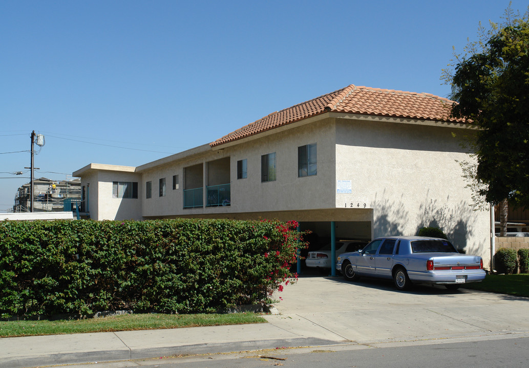 1249 D St in Corona, CA - Building Photo