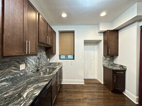 3151 W Belle Plaine Ave, Unit 1 in Chicago, IL - Building Photo - Building Photo