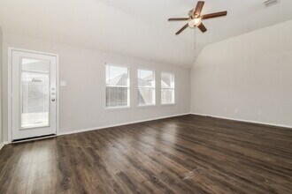 910 Bowie Dr in Lavon, TX - Building Photo - Building Photo