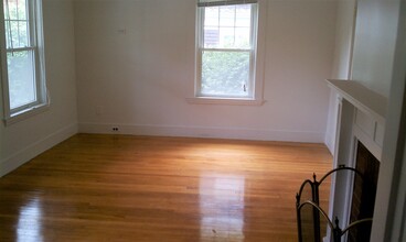 137 Villa St in Waltham, MA - Building Photo - Building Photo