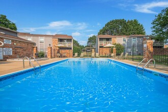 Ramsgate Apartments and Townhomes in Olathe, KS - Building Photo - Building Photo