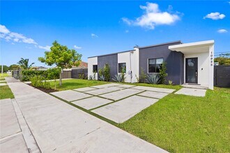 10925 SW 218th Terrace in Goulds, FL - Building Photo - Building Photo