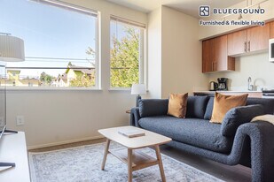 4302 7th Ave NE in Seattle, WA - Building Photo