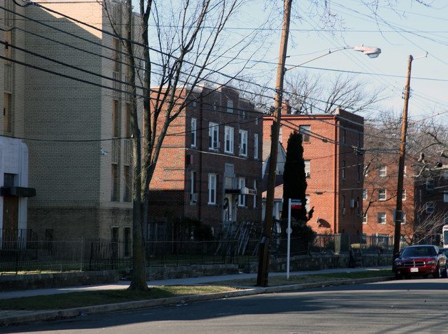 551-557 Lebaum St SE in Washington, DC - Building Photo - Building Photo