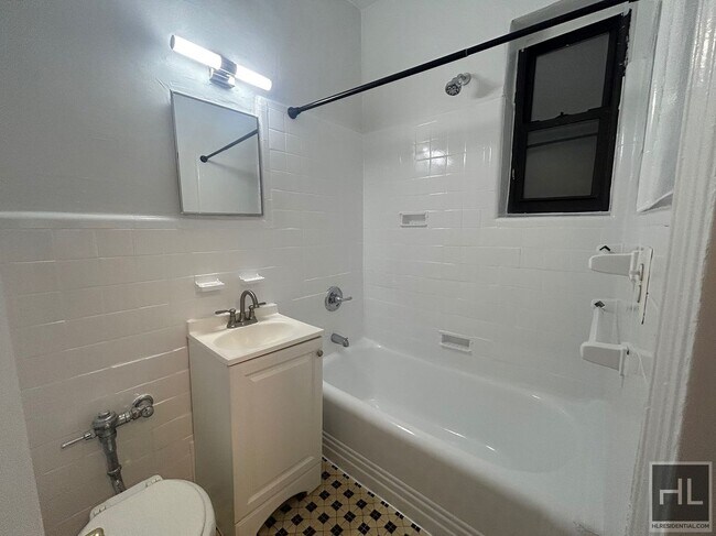 1075 1st Ave in New York, NY - Building Photo - Building Photo