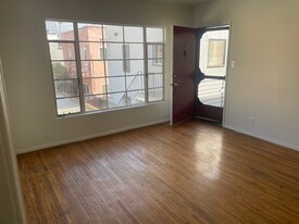 111 Bennett Ave in Long Beach, CA - Building Photo