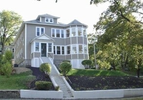 920 Pleasant St, Unit 1 in Worcester, MA - Building Photo