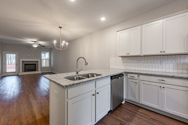 Copper Ridge Townhomes in Evans, GA - Foto de edificio - Interior Photo