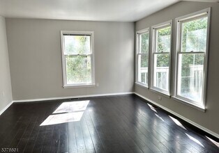 18 Arthurs Ct in Berkeley Heights, NJ - Building Photo - Building Photo