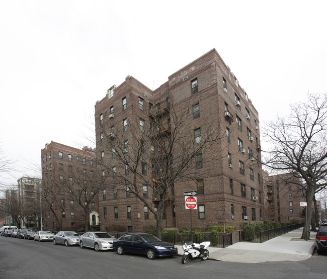 98-25-98-51 65th Rd in Rego Park, NY - Building Photo - Building Photo