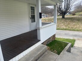110 School St, Unit 1 in Bluefield, WV - Building Photo