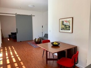 1600 Wildwood Dr in Los Angeles, CA - Building Photo - Building Photo